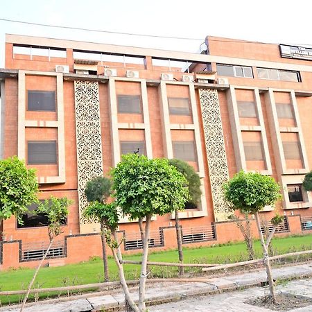 The Dwelling Inn Greater Noida Exterior photo