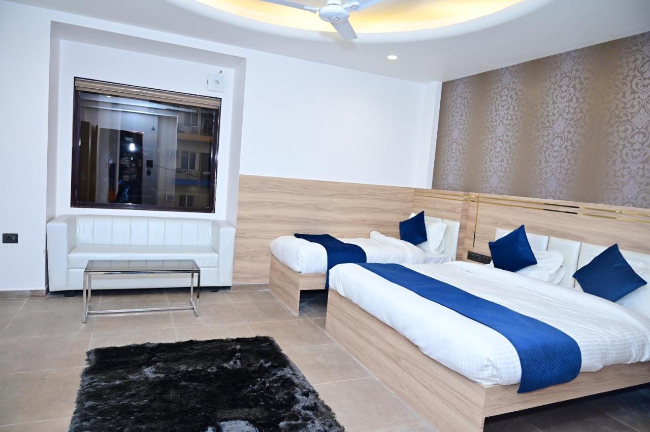 The Dwelling Inn Greater Noida Exterior photo