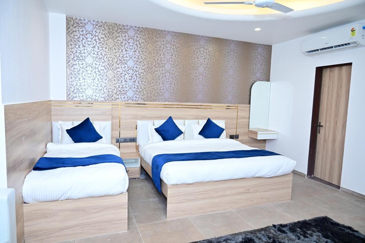The Dwelling Inn Greater Noida Exterior photo