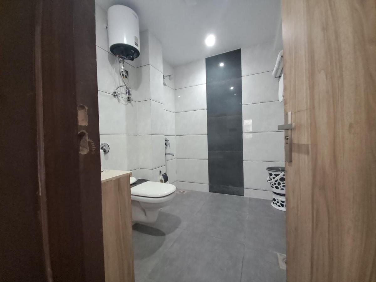The Dwelling Inn Greater Noida Exterior photo
